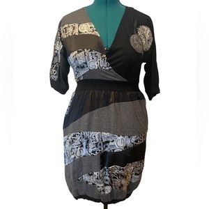 DESIGUAL Silver Satin Cotton Abstract Dress with Sleeves. SizeXL.